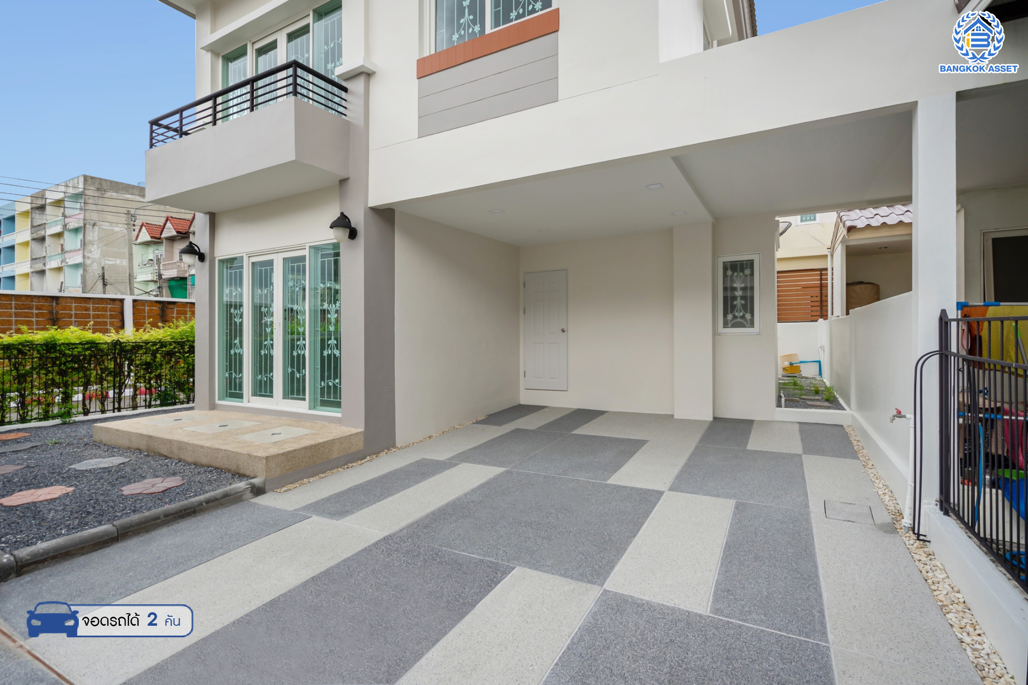 บ้านแฝดมือสองนนทบุรี ตรงข้ามสนามบินดอนเมือง ม.ศุภาลัยวิลล์ หลักสี่-ดอนเมือง หลังมุม เนื้อที่ 35.3 ตร.ว. ฟังก์ชัน 3 ห้องนอน 2 ห้องน้ำ 2 ที่จอดรถ บ้านสวยพร้อมเข้าอยู่ บนทำเลดีที่สุด! เชื่อมต่อหลายเส้นทาง ได้แก่ ถนนกำแพงเพชร6, ถนนวิภาวดีรังสิต, ถนนแจ้งวัฒนะ, ถนนสรงประภา ใกล้ทางด่วน อุตราภิมุข และรถไฟฟ้าสายสีแดง "สถานีสนามบินดอนเมือง"